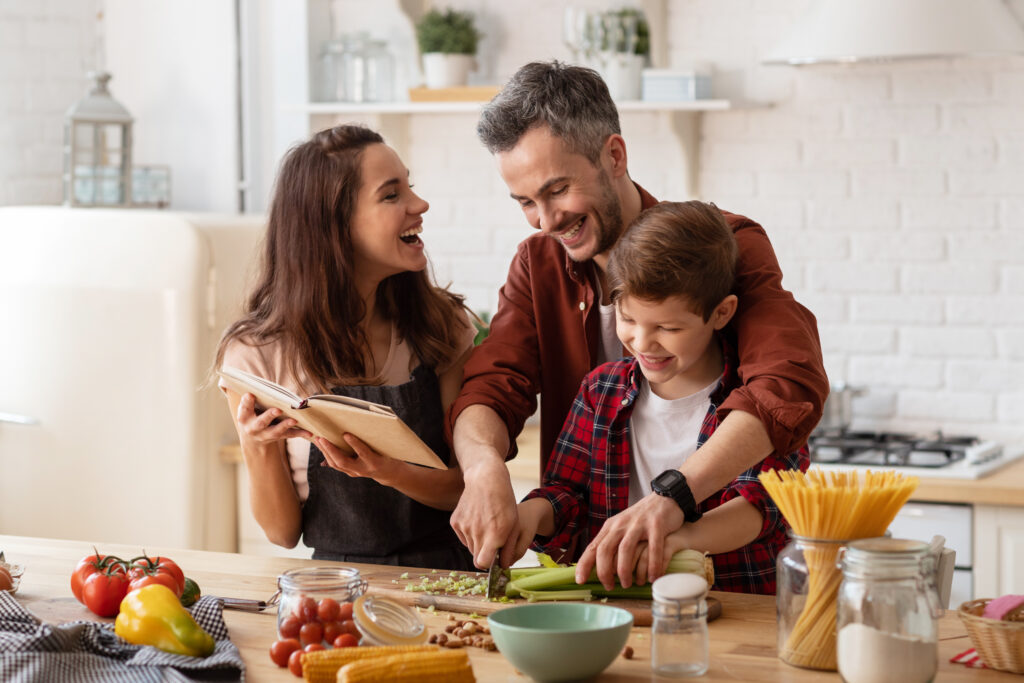 Cozinhar em família com os temperos Bombay é mais gostoso